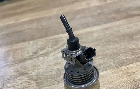 Land Rover Discovery 5 AdBlue injector FPLA189E3AB