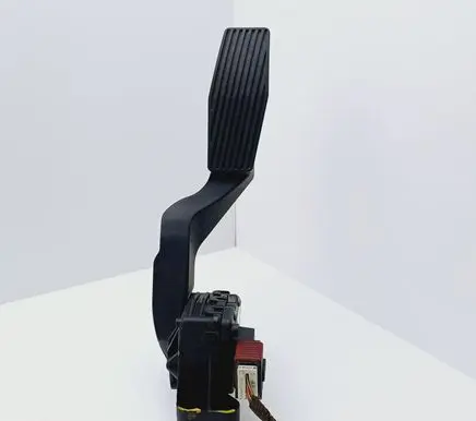 Accelerator throttle pedal