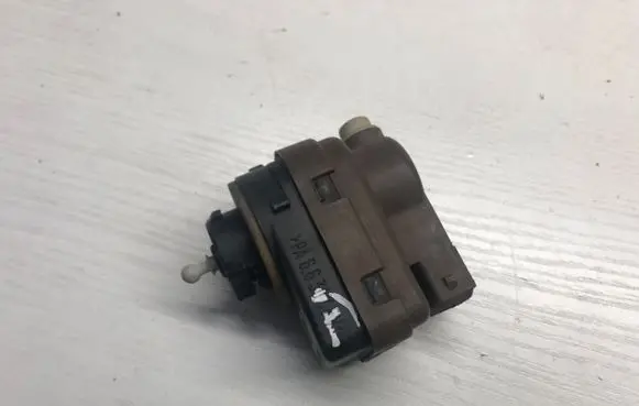 Headlight level adjustment motor