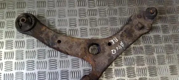 Toyota Avensis T250 Front lower control arm/wishbone
