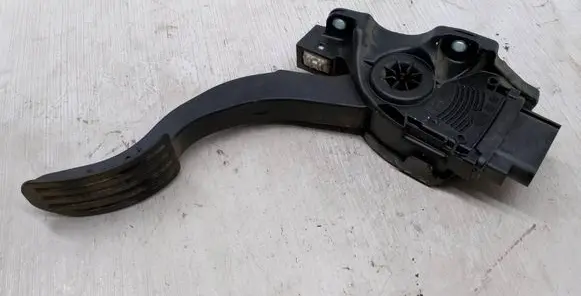 Volvo S80 Accelerator throttle pedal 6G929F836BC