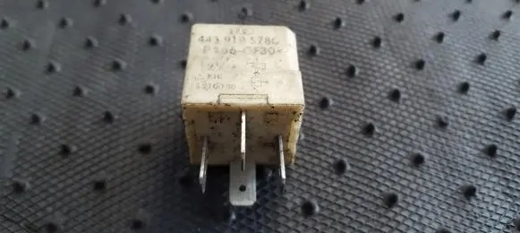 Volkswagen PASSAT B5.5 Other relay 443919578C PA66-GF30