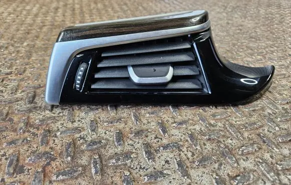 BMW 5 G30 G31 Dashboard side air vent grill/cover trim 9329545
