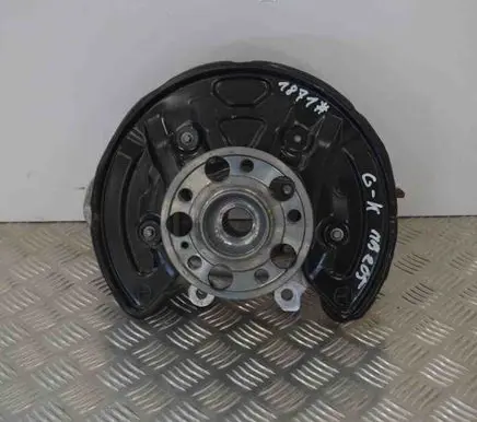 Mercedes-Benz C W205 Rear wheel hub A2303560000