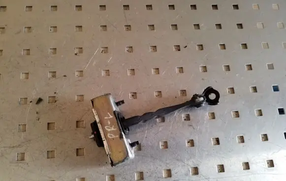 Toyota Avensis T270 Front door check strap stopper
