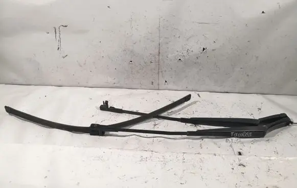 Front wiper blade arm