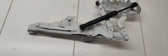 BMW 1 F40 Engine bonnet/hood hinges 7450924