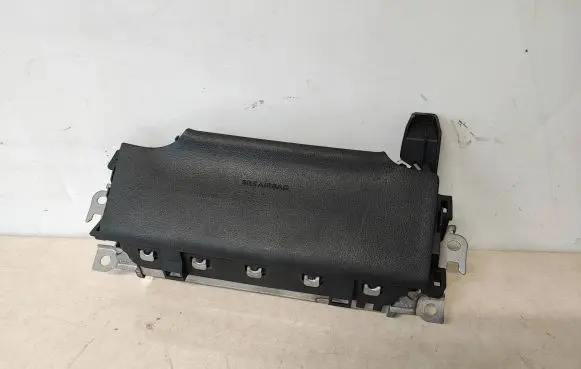 Lexus UX Knee airbag 