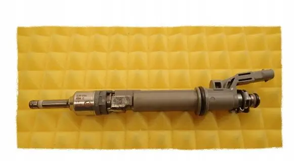 Audi A8 S8 D4 4H Fuel injector 07P906036C
