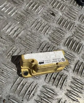 Volkswagen PASSAT B5 Airbag deployment crash/impact sensor 1J0909606N 02990310 5WK42510