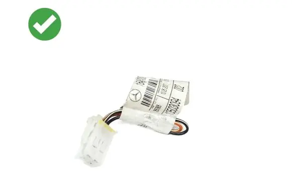 Mercedes-Benz R W251 AUX in-socket connector 1645400074 13503094 Z26293094