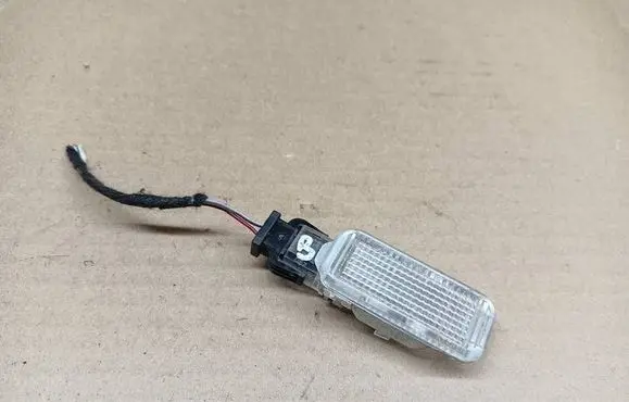 Skoda Octavia Mk2 (1Z) Rear light trim