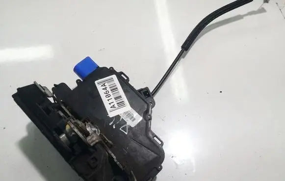 Skoda Fabia Mk2 (5J) Front door lock 3B1837015AR