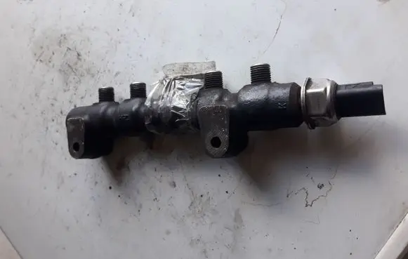 Ford Focus Fuel distributor 