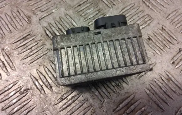 Opel Insignia A Glow plug pre-heat relay 5574293