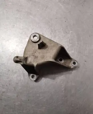 Opel Insignia A Engine mounting bracket 13228288
