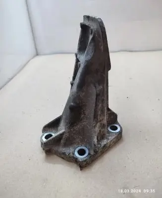 Land Rover Range Rover Sport L320 Engine mounting bracket AH226061BA