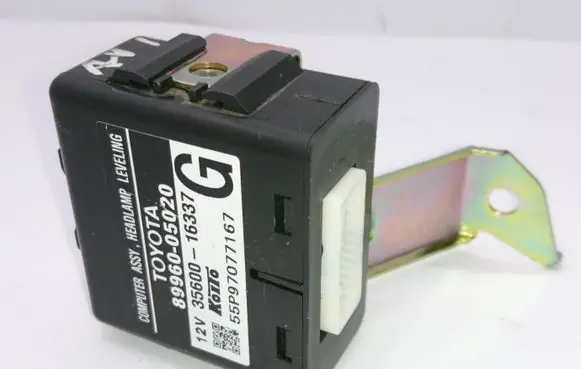 Toyota Avensis T250 Light module LCM 8996005020 3560016337