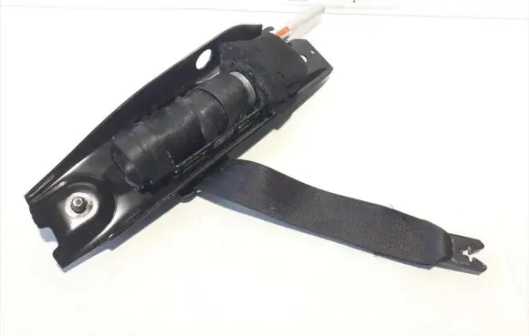 Volvo V70 Front seatbelt 1008180183