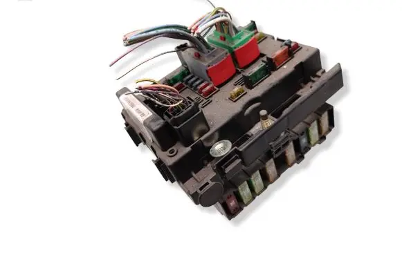 Peugeot 307 CC Fuse module 9650663880