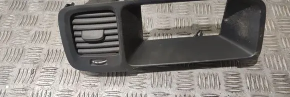 Volvo V60 Dash center air vent grill 39804051