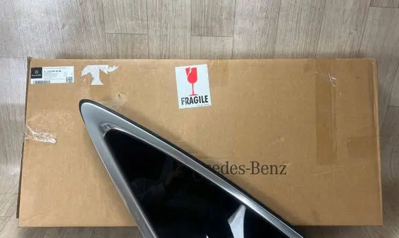 Mercedes-Benz GLE W167 Rear side window A1676703600 1676703600
