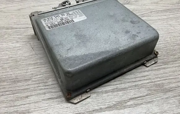 Mercedes-Benz E W124 Engine control unit/module 0261203230 0165455532
