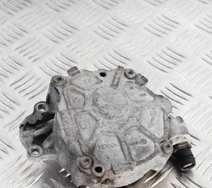 Volkswagen Tiguan Vacuum pump 03L145100