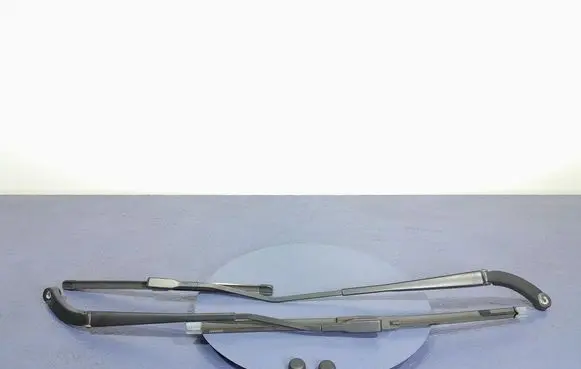 Chevrolet Express Front wiper blade arm 288861710R