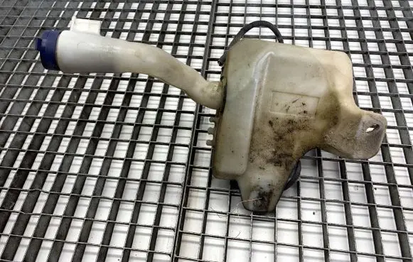 Windshield washer fluid reservoir/tank