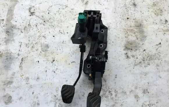 Renault Clio V Pedal assembly 180108467R