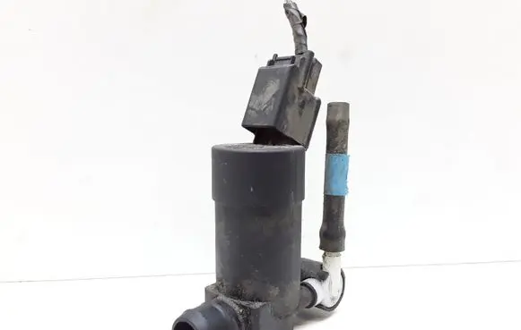Volvo V70 Windscreen/windshield washer pump