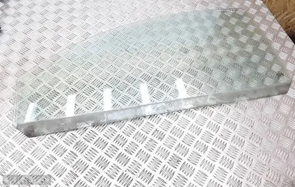 Volkswagen New Beetle Front door window glass four-door E143R001025