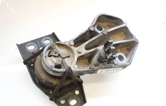 Renault Laguna III Engine mount bracket F6020160