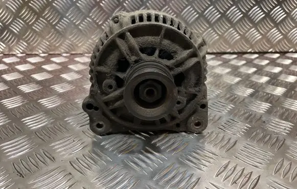 Volkswagen Golf III Generator/alternator 028903028