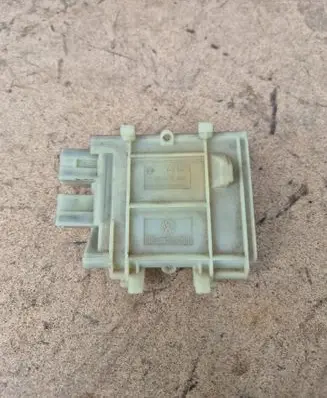 Volkswagen PASSAT B4 Heater blower motor/fan resistor 3131090043 357959263