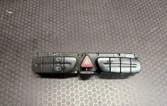 Mercedes-Benz C W203 Hazard light switch 2038218258 3306370201 21262422001