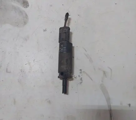 BMW 7 E38 Headlight washer pump 61678357837