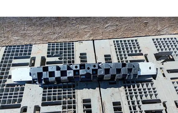 Opel Astra H Front bumper shock/impact absorber 