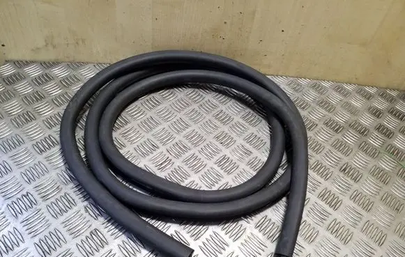 Volkswagen Golf V Front door rubber seal 1K5867911
