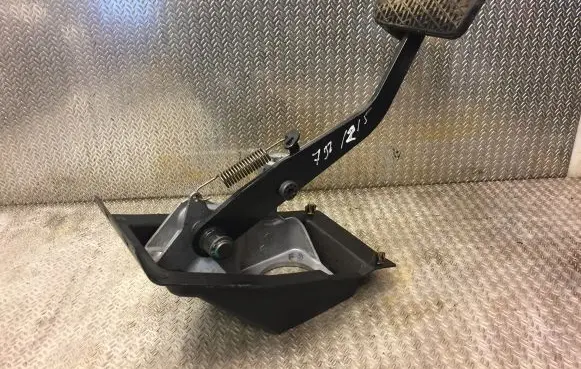 Mercedes-Benz S W220 Brake pedal 2206840718 A2206840718