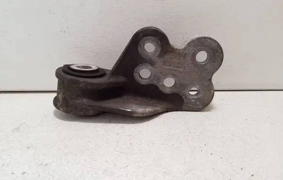 Engine mount bracket