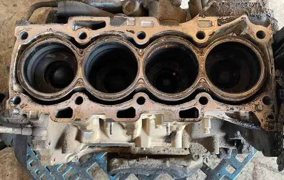 Toyota RAV 4 (XA50) Engine block 