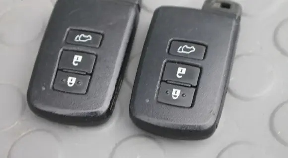 Toyota RAV 4 (XA40) Ignition key/card 