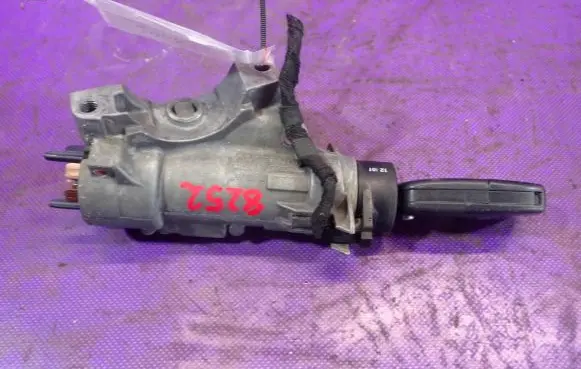 Audi A4 S4 B5 8D Ignition lock 4B0805851C