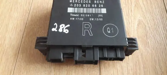 Mercedes-Benz C W203 Door control unit/module 2038206626 351391
