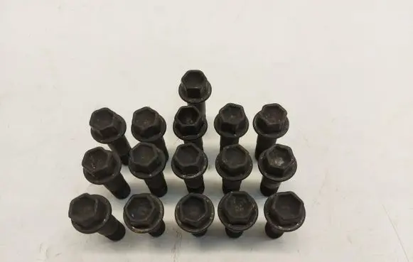 Mercedes-Benz EQC Nuts/bolts 