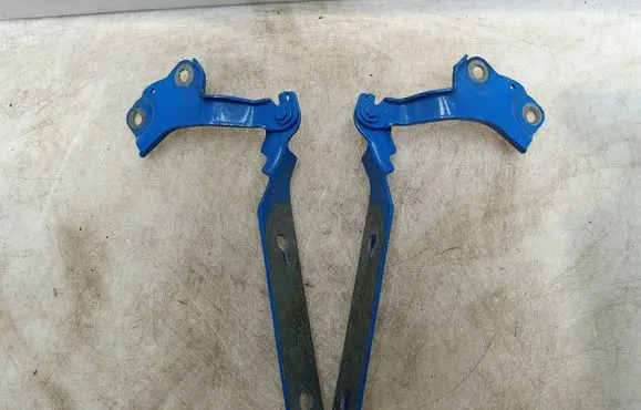 Audi A3 8Y Engine bonnet/hood hinges 8Y0823301B 8Y0823302B