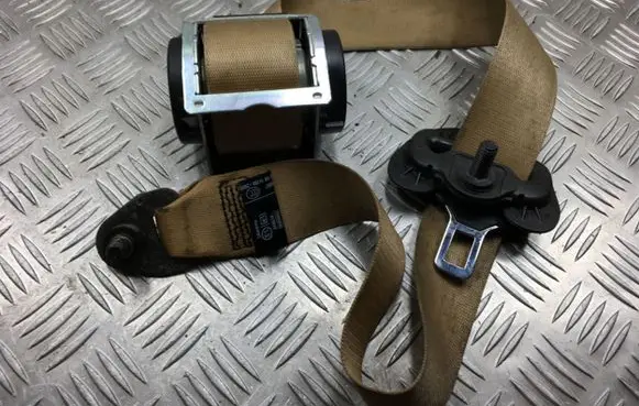 BMW 5 E60 E61 Front seatbelt 601629600D