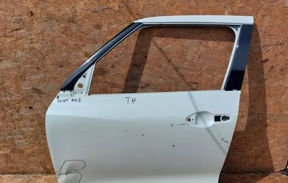 Suzuki Swift III Front door